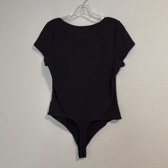 American Eagle Scoop Neck Cap Sleeve Bodysuit Black - Picture 4 of 4